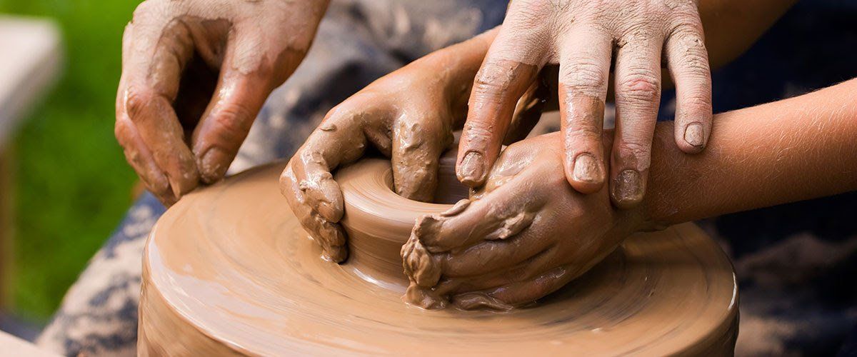Гончарная мастерская или лепка из глины
